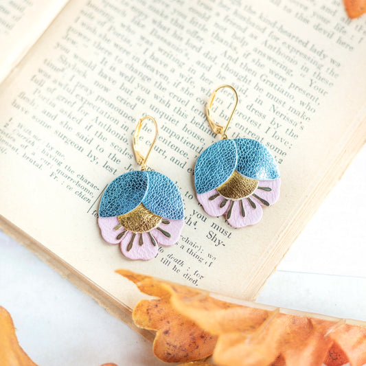 Boucles d'oreilles Fleur de Cerisier cuir bleu ciel métallisé, doré, rose poudré