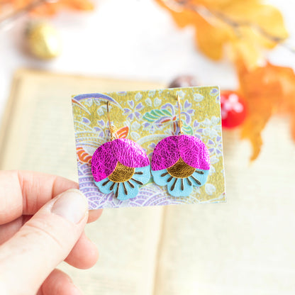 Boucles d'oreilles Fleur de Cerisier cuir fuchsia, doré, bleu ciel
