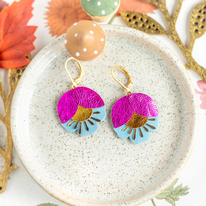 Boucles d'oreilles Fleur de Cerisier cuir fuchsia, doré, bleu ciel