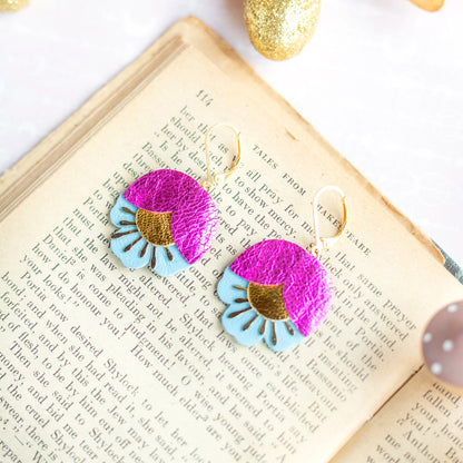 Boucles d'oreilles Fleur de Cerisier cuir fuchsia, doré, bleu ciel