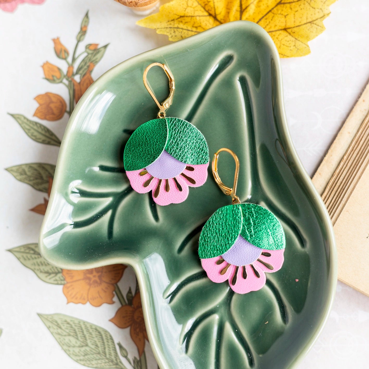 Boucles d'oreilles Fleur de Cerisier cuir vert métallisé, mauve, rose bonbon