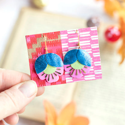 Boucles d'oreilles Fleur de Cerisier cuir bleu métallisé, vert clair, rose vif