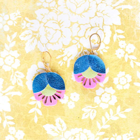 Boucles d'oreilles Fleur de Cerisier cuir bleu métallisé, vert clair, rose vif