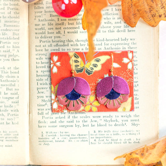 Boucles d'oreilles Fleur de Cerisier cuir framboise, bleu métallisé, cuivre