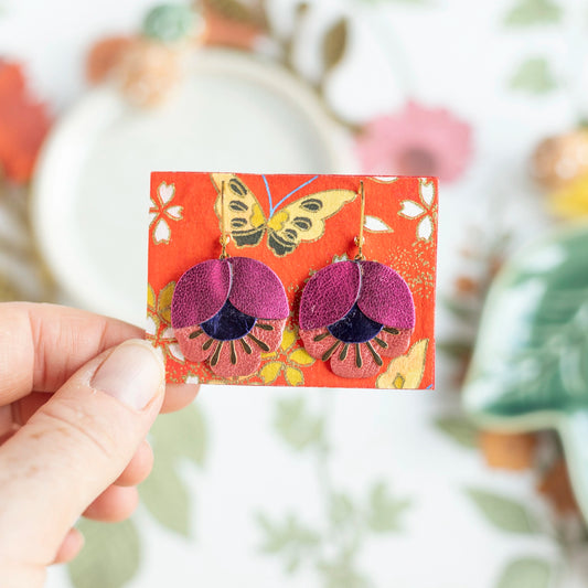 Boucles d'oreilles Fleur de Cerisier cuir framboise, bleu métallisé, cuivre