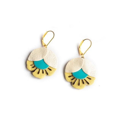Boucles d'oreilles Fleur de Cerisier cuir blanc, bleu vif, jaune