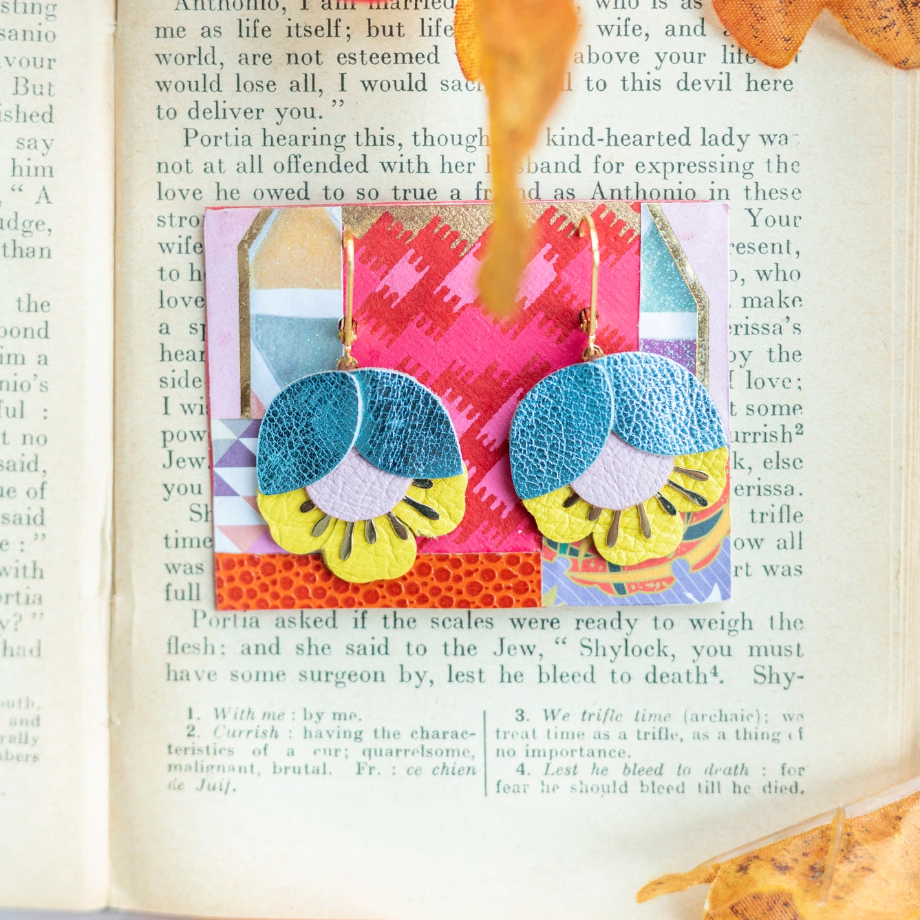 Boucles d'oreilles Fleur de Cerisier cuir bleu métallisé, rose clair, jaune