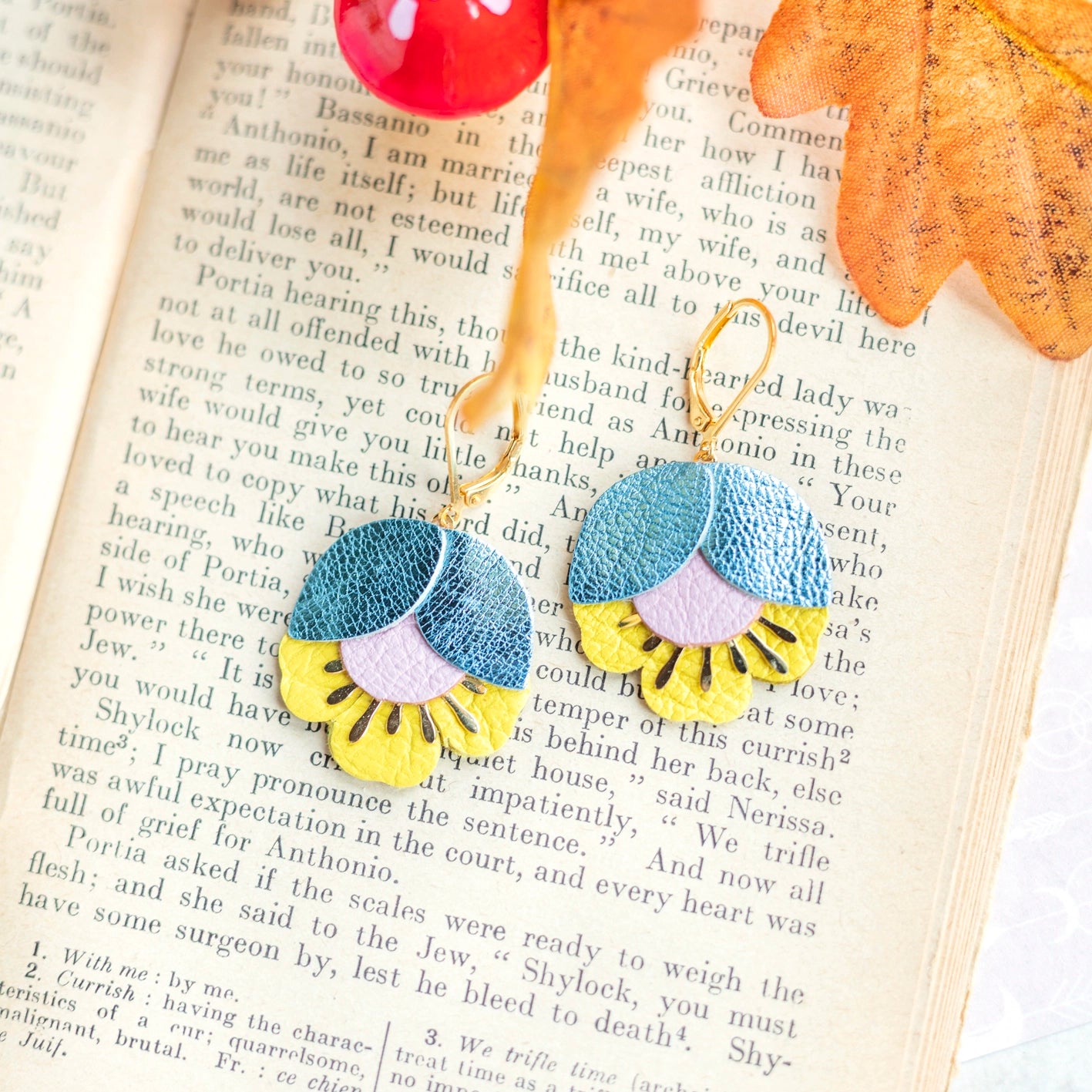 Boucles d'oreilles Fleur de Cerisier cuir bleu métallisé, rose clair, jaune