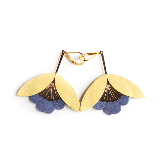 Boucles d'oreilles Fleur de Ginkgo cuir jaune topaze et bleuet