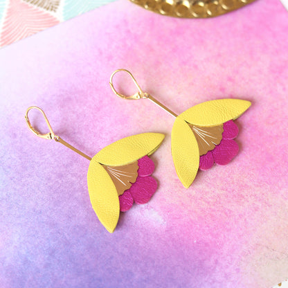 Boucles d'oreilles Fleur de Ginkgo cuir jaune vif et rose fuchsia métallisé