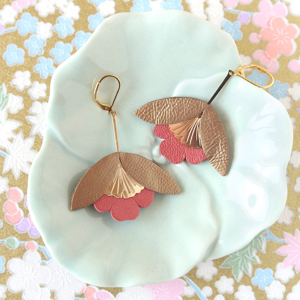Ginkgo Flower earrings in bronze and copper red leather