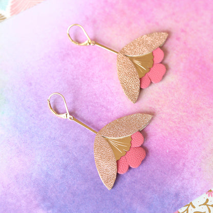 Boucles d'oreilles Fleur de Ginkgo cuir beige rosé métallisé et rose trémière