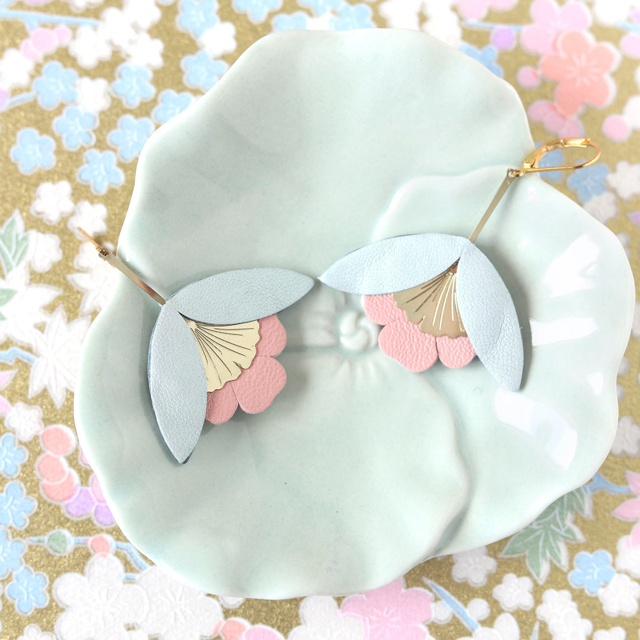 Boucles d'oreilles Fleur de Ginkgo bleu ciel et rose pâle