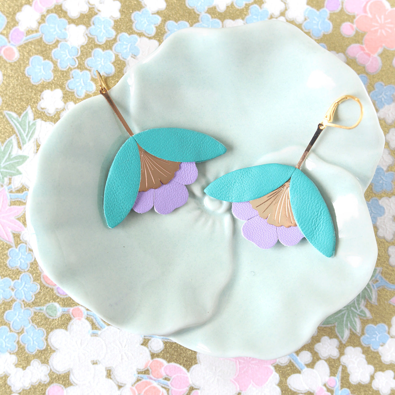 Boucles d'oreilles Fleur de Ginkgo bleu lagon et mauve