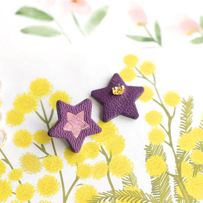 Boucles d'oreilles puces Etoiles - cuir violet et violine métallisé