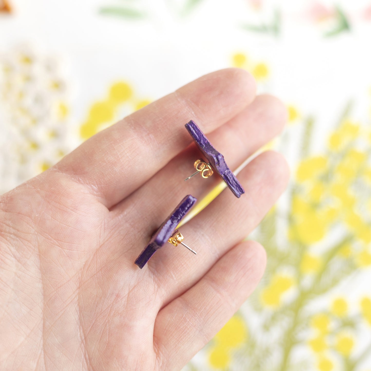 Boucles d'oreilles puces Etoiles - cuir violet et violine métallisé