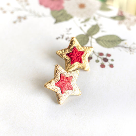 Boucles d'oreilles puces Etoiles - cuir doré et rouge métallisé