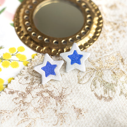 Boucles d'oreilles puces Etoiles - cuir argenté et bleu outremer métallisé