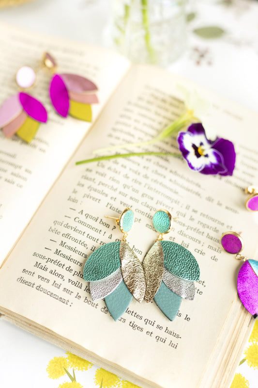 Boucles d'oreilles Dahlia - cuir platine, turquoise métallisé, argenté