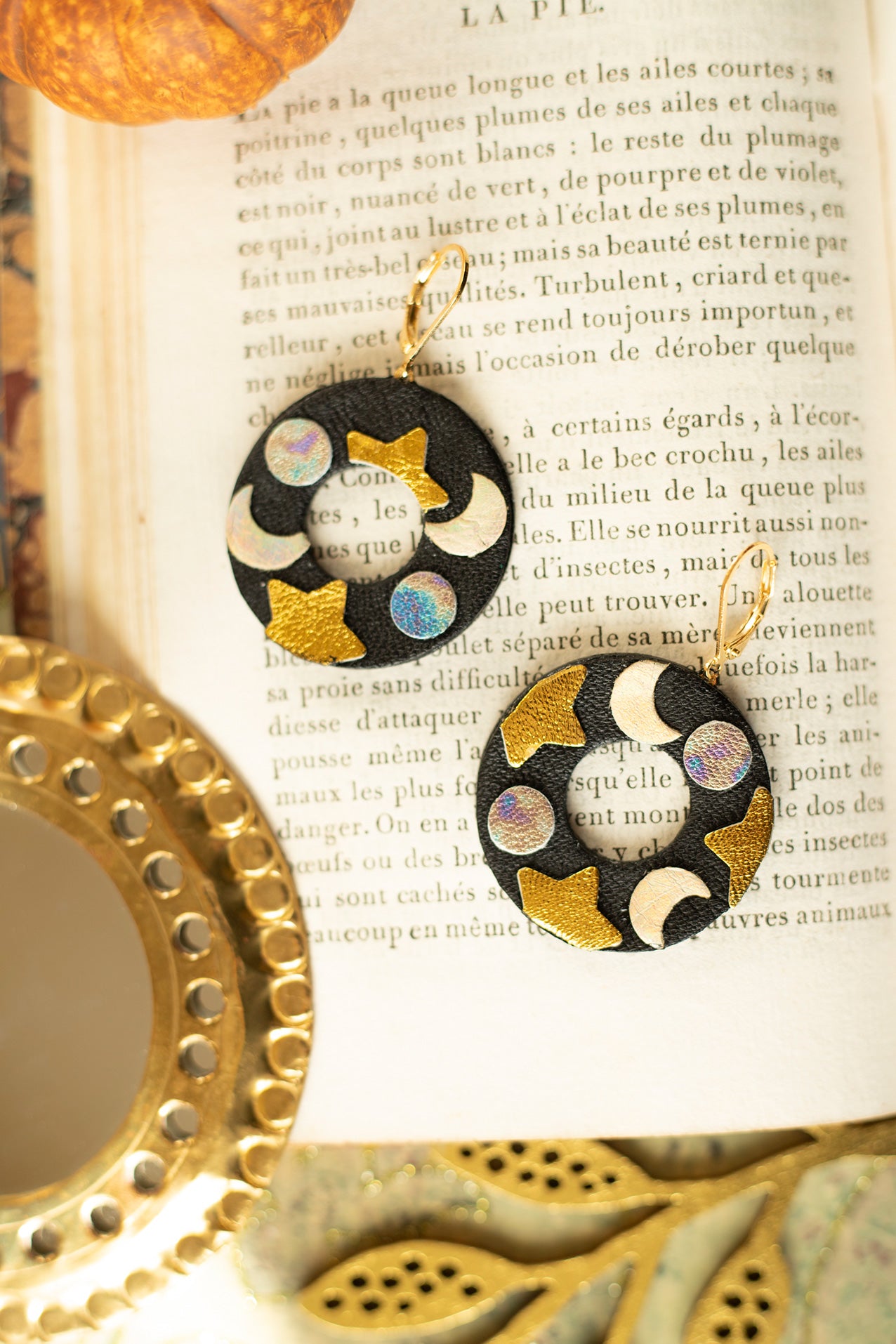 Boucles d'oreilles Cosmogonie cuir noir et doré