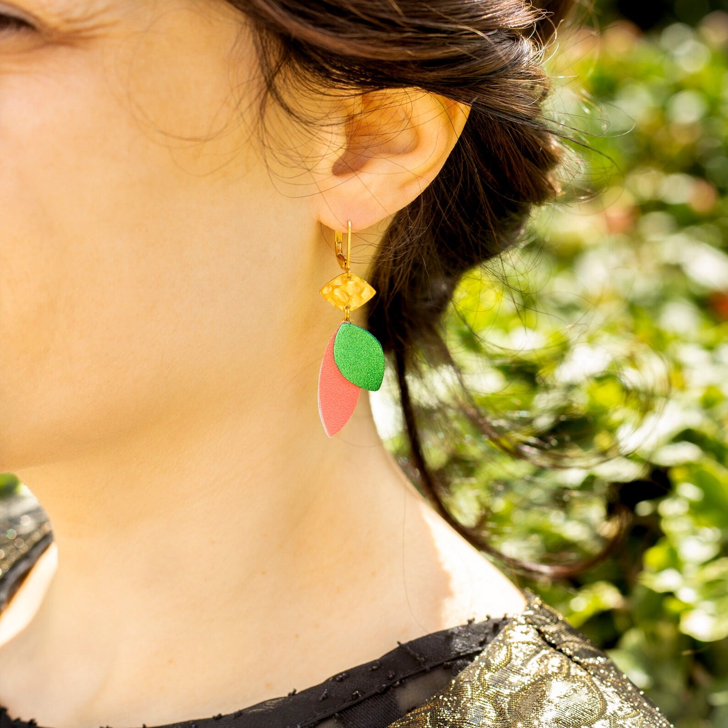 Lozaa earrings - gold and black leather petals