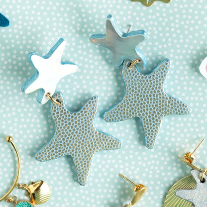 Boucles d'oreilles Étoiles de mer double en cuir holographique et écailles dorées