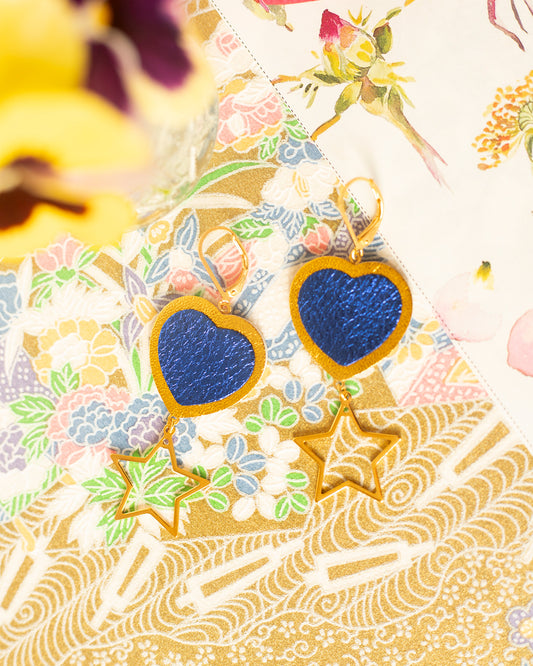 Heart earrings in gold and ultramarine leather and gold stars