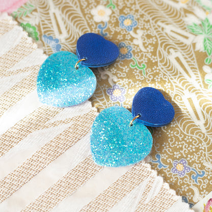 Boucles d'oreilles à clips Double Coeurs en cuir bleu pailletté