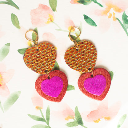 Boucles d'oreilles Double Coeurs - cuir holographique, rouge et fuchsia métallisé