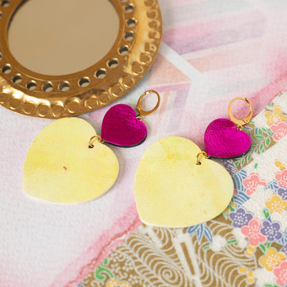 Boucles d'oreilles Double Coeurs - cuir fuchsia métallisé et jaune