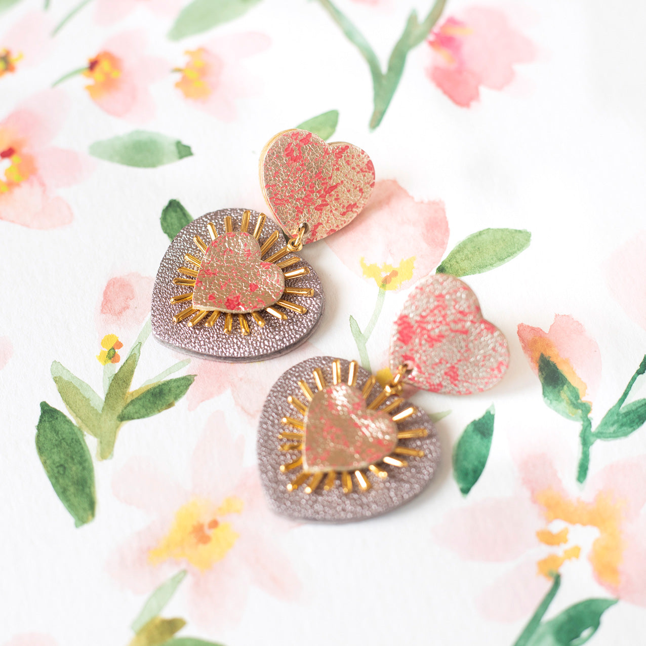Sacré Coeur earrings in silver gray leather and pink gold coral
