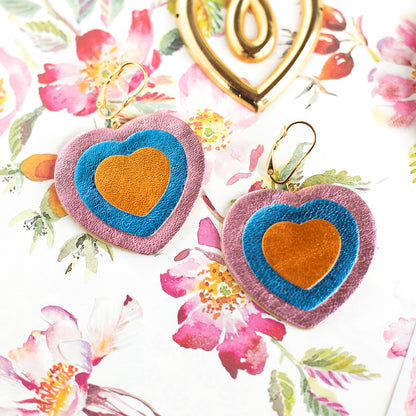 Boucles d'oreilles Double Coeurs - cuir rose, bleu et orange métallisé