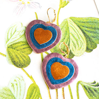 Boucles d'oreilles Double Coeurs - cuir rose, bleu et orange métallisé