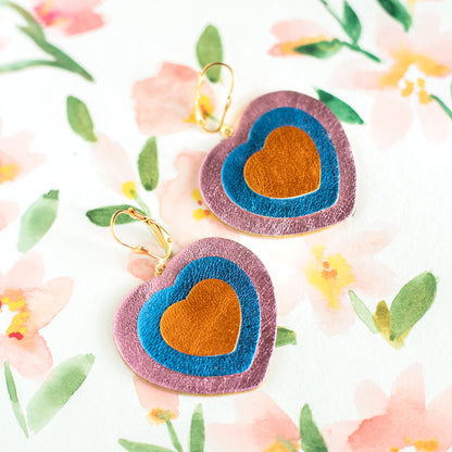 Boucles d'oreilles Double Coeurs - cuir rose, bleu et orange métallisé