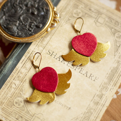 Boucles d'oreilles Coeurs ailés en cuir doré et rouge métallisé