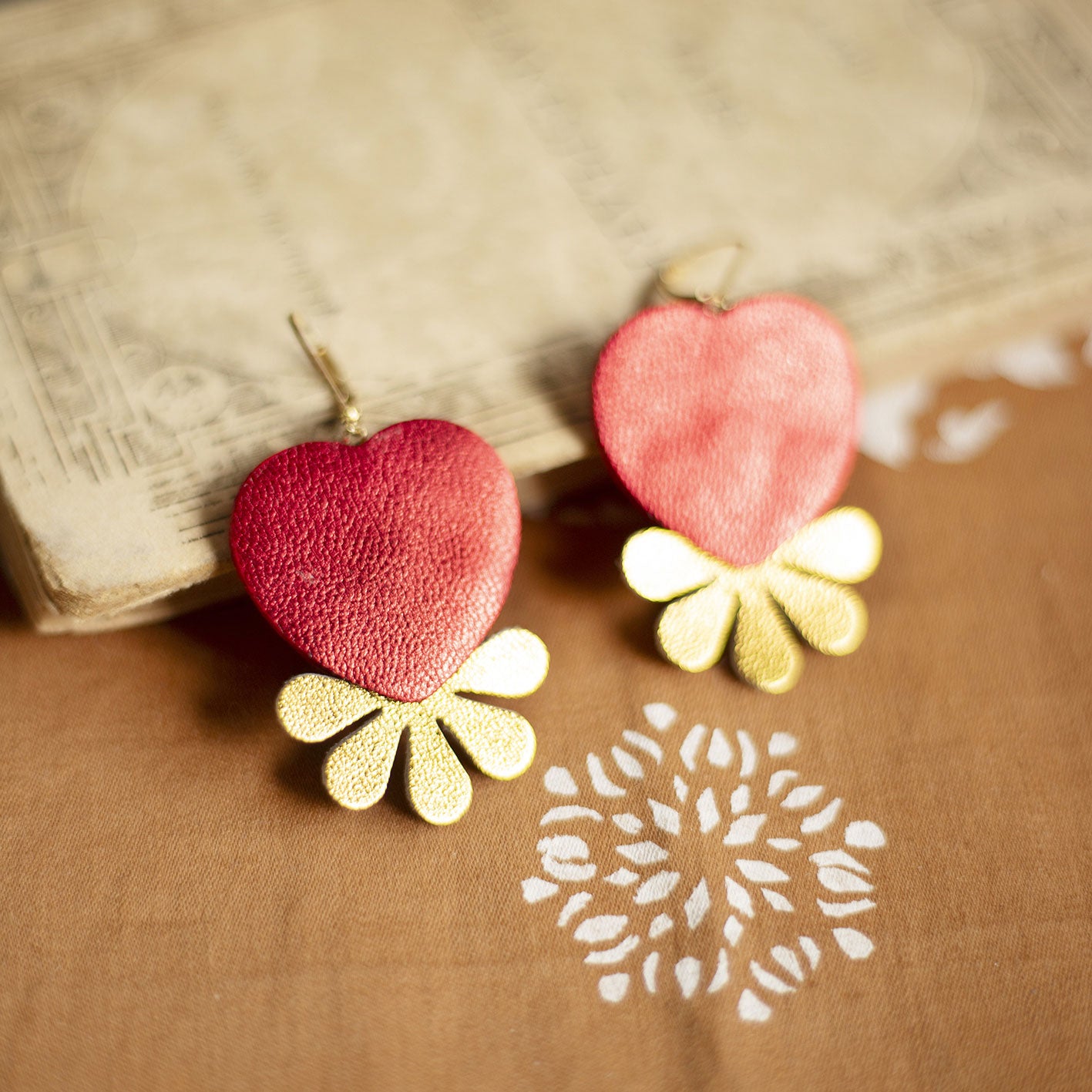 Boucles d'oreilles Coeurs rouges et doré