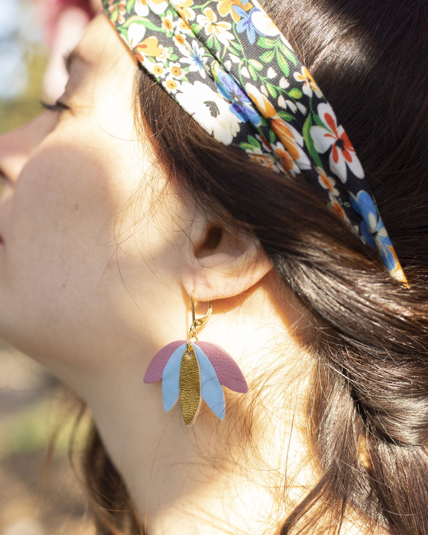 Palmier earrings in pink, blue and gold leather