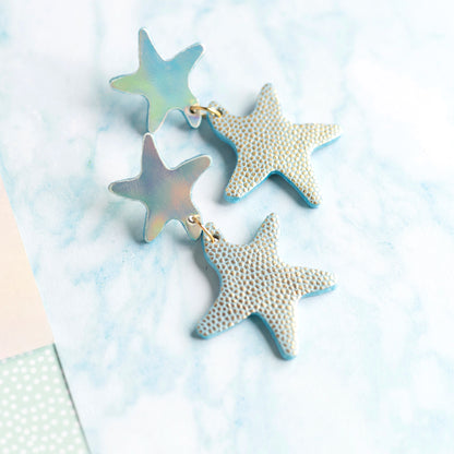 Boucles d'oreilles Étoiles de mer double en cuir holographique et écailles dorées