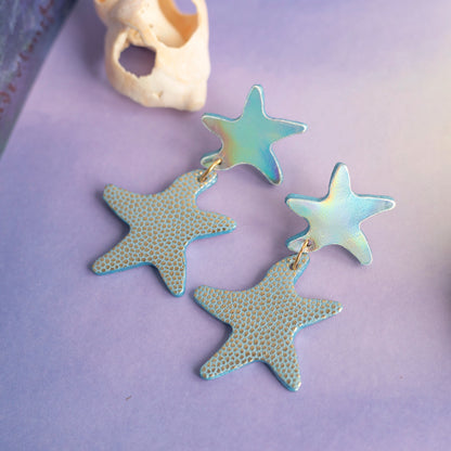 Boucles d'oreilles Étoiles de mer double en cuir holographique et écailles dorées