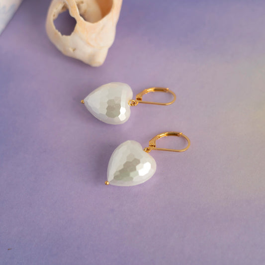 Boucles d'oreilles Coeurs blanc nacré