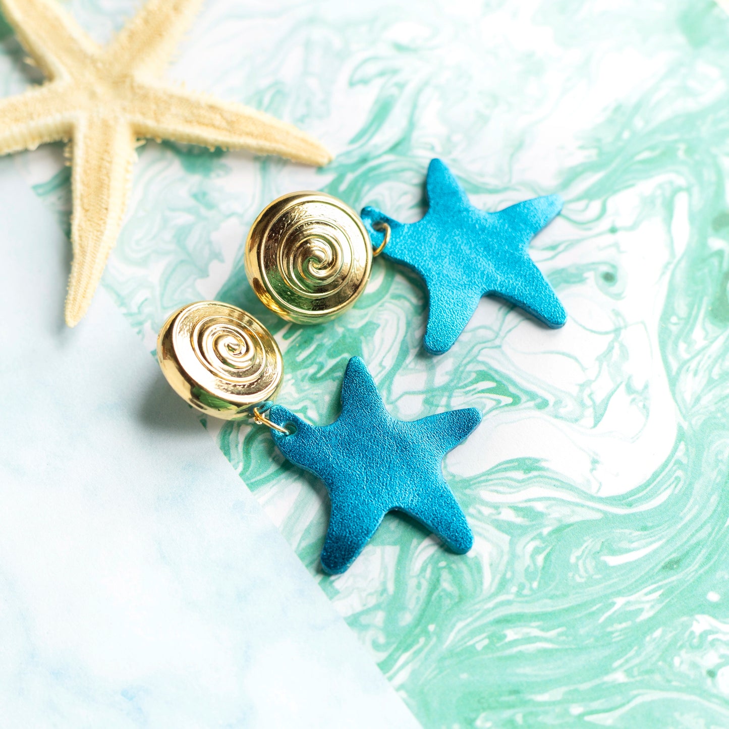 Boucles d'oreilles Odyssée - cuir bleu canard et attaches doré à l'or fin