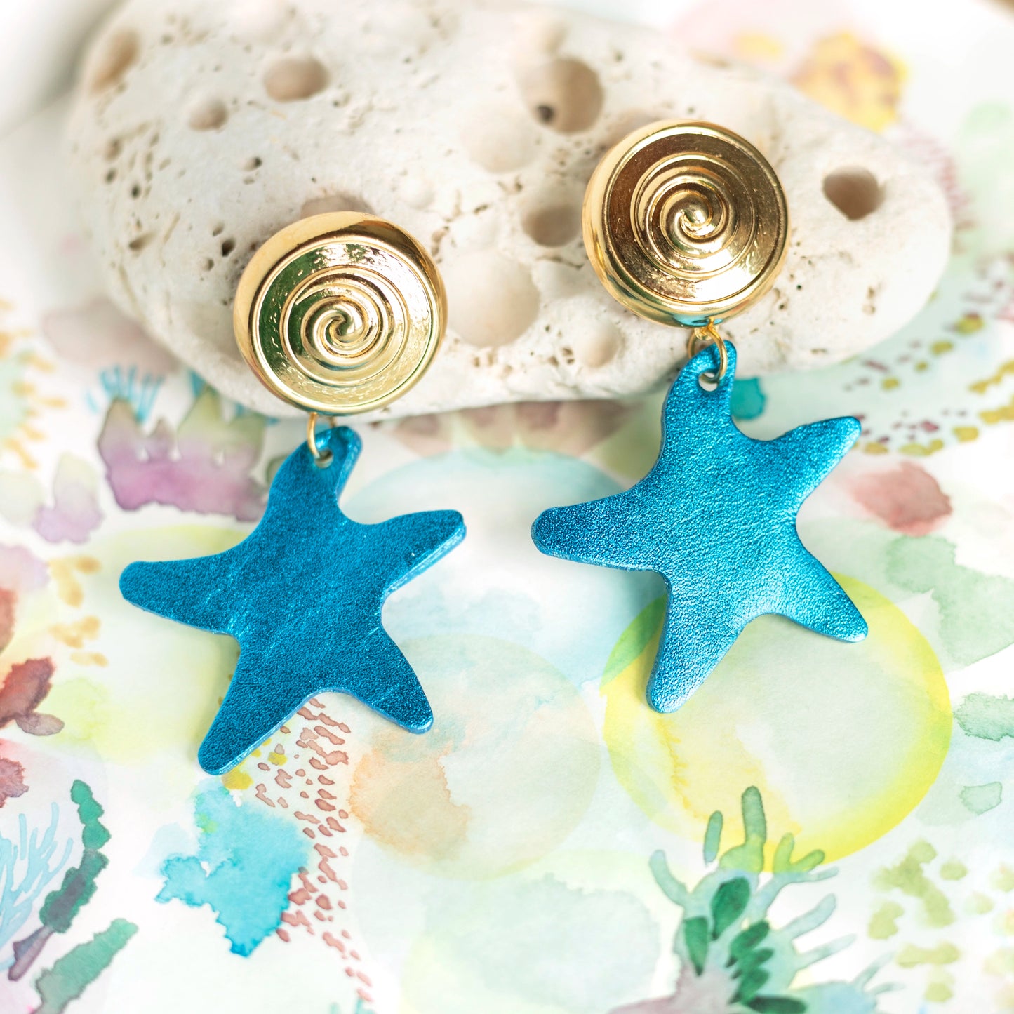 Boucles d'oreilles Odyssée - cuir bleu canard et attaches doré à l'or fin