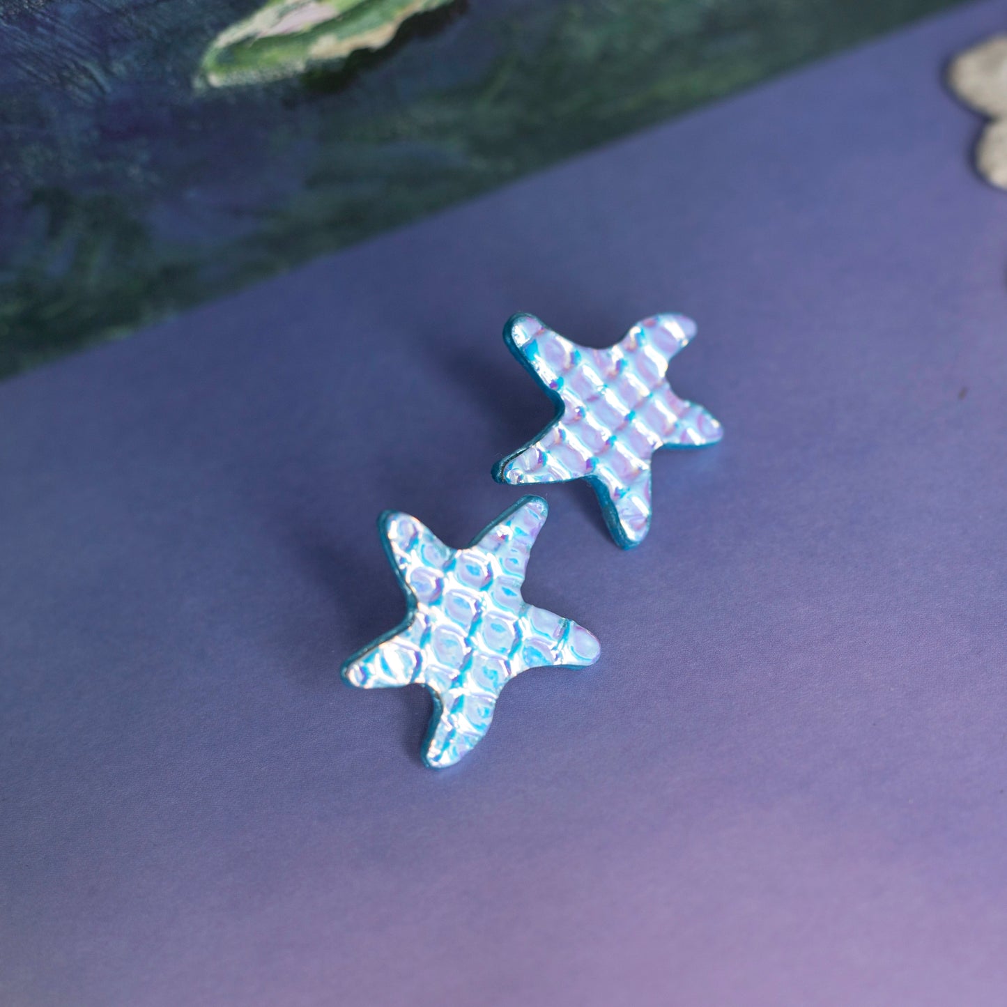 Boucles d'oreilles puces Étoiles de mer cuir blanc holographique