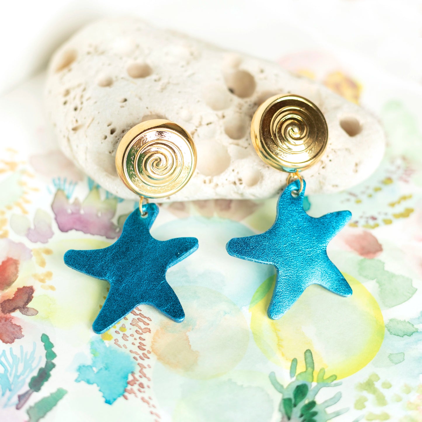 Boucles d'oreilles Odyssée - cuir bleu canard et attaches doré à l'or fin