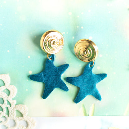 Boucles d'oreilles Odyssée - cuir bleu canard et attaches doré à l'or fin