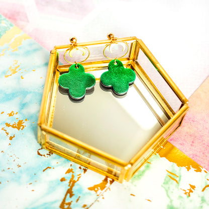 Boucles d'oreilles Romy cuir vert métallisé