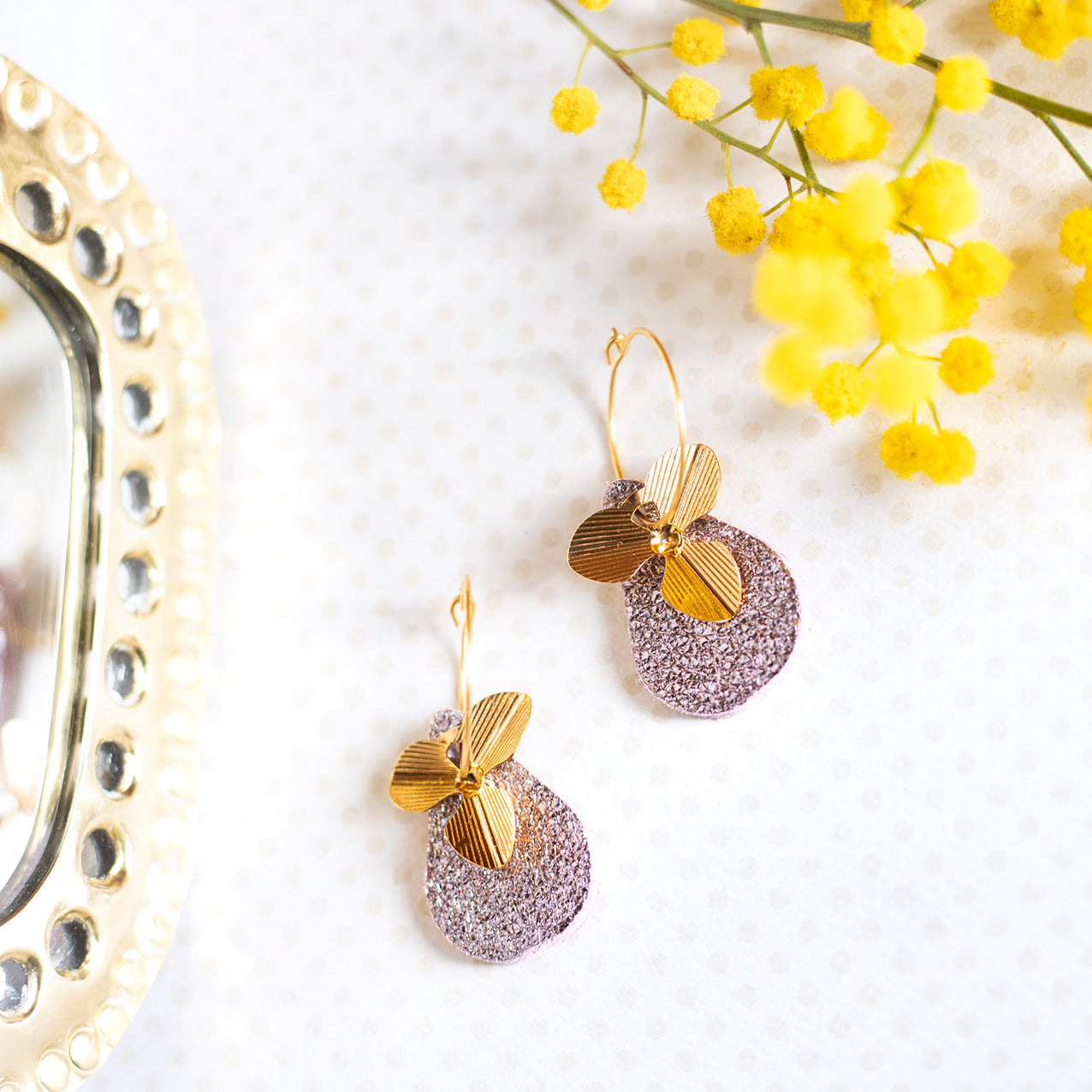 Boucles d'oreilles créoles Cathy cuir gris argent métallisé