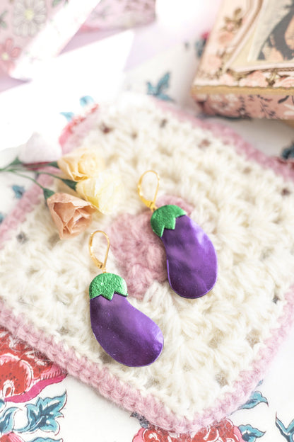 Boucles d'oreilles Aubergines cuir violet métallisé