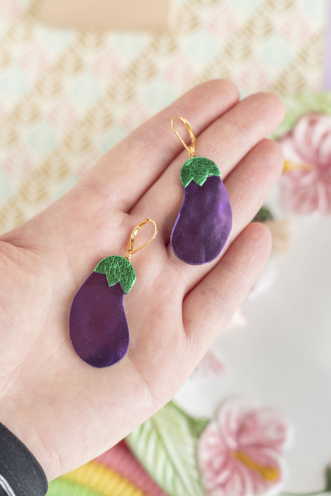 Boucles d'oreilles Aubergines cuir violet métallisé