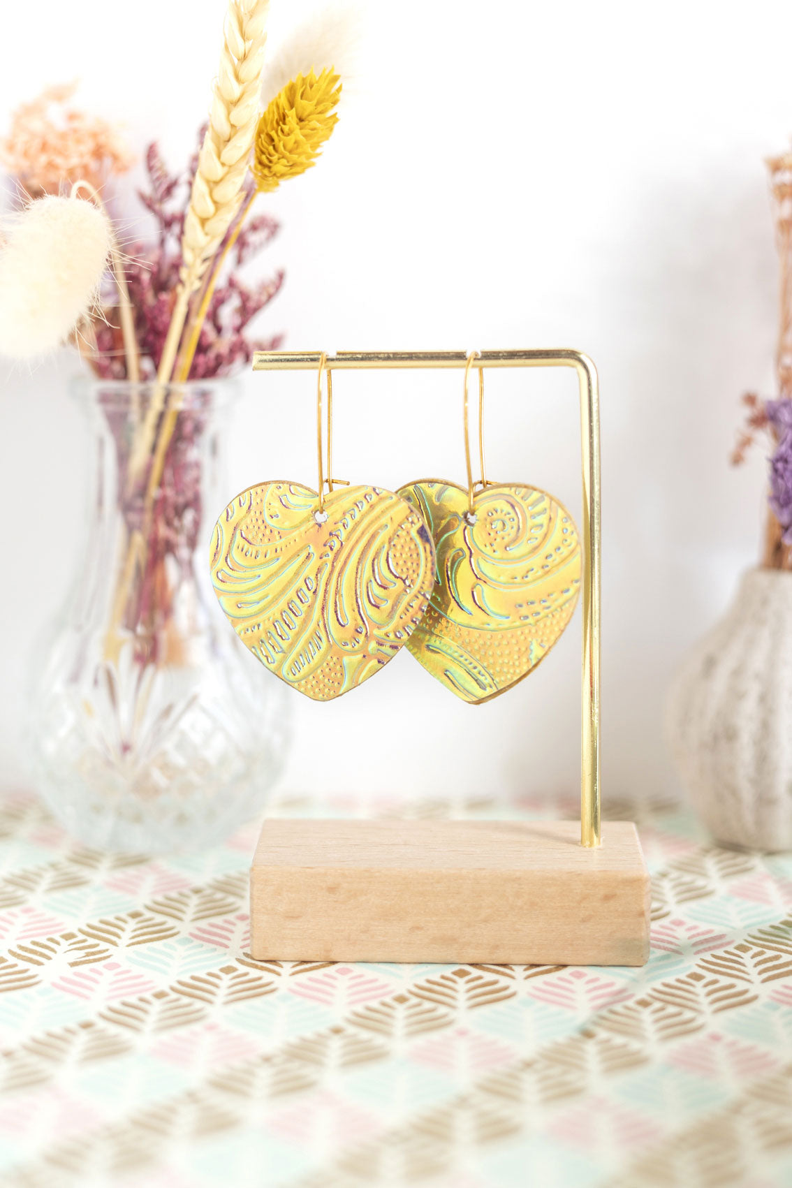 Boucles d'oreilles coeurs irisés jaune et rose